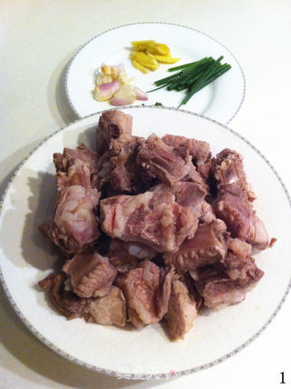 酱香味浓郁、肉嫩多汁的排骨做法——【沙茶排骨】的做法步骤：1