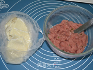 鲜肉馄饨的做法步骤：1
