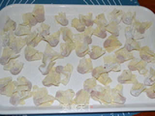 鲜肉馄饨的做法步骤：2