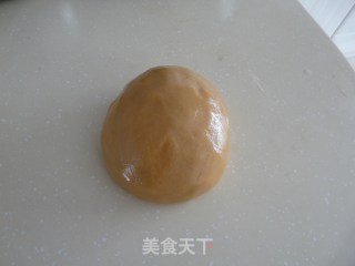 莲蓉蛋黄月饼的做法步骤：3