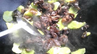 素炒木耳莴苣片，【莴笋炒木耳】的做法步骤：4