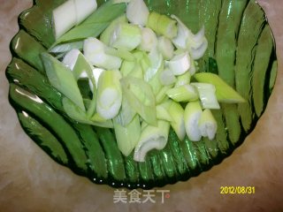 尖椒小豆腐的做法步骤：1