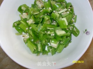 尖椒小豆腐的做法步骤：2