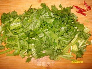 芹菜炒肉丝的做法步骤：2