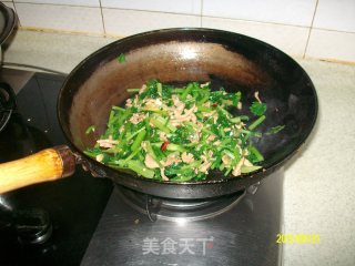 芹菜炒肉丝的做法步骤：8
