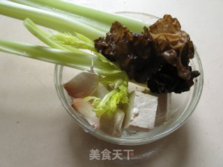 三色肉丸汤的做法步骤：1