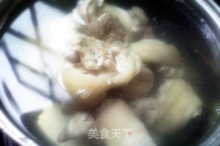 黄豆银耳猪手汤的做法步骤：5