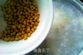 黄豆银耳猪手汤的做法步骤：6