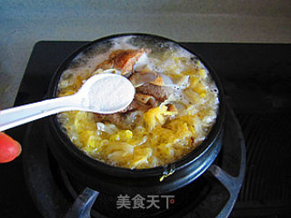 石锅酸菜大骨汤的做法步骤：5