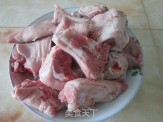 黄豆花生炖猪蹄的做法步骤：2