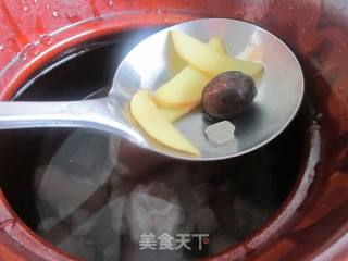 黄豆花生炖猪蹄的做法步骤：3