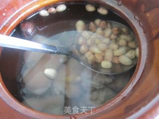 黄豆花生炖猪蹄的做法步骤：7
