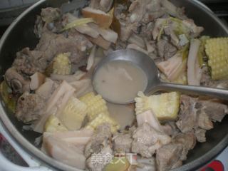 玉藕烧排骨（加肉骨汤）的做法步骤：9