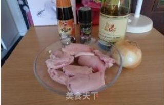 奶油黑椒猪蹄（自制黑椒汁）的做法步骤：1