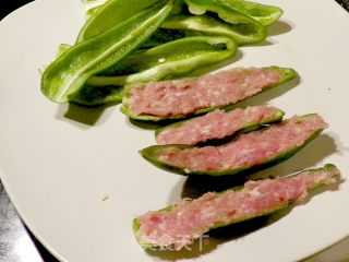 煎酿尖椒的做法步骤：3