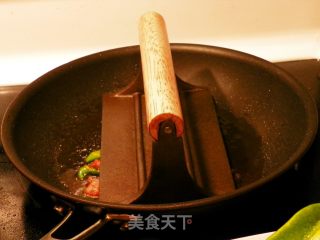 煎酿尖椒的做法步骤：5