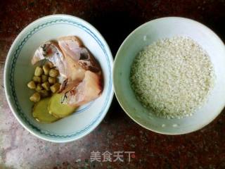 干贝鱼肉粥的做法步骤：1