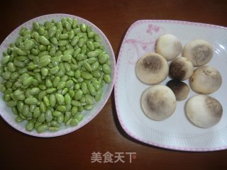 草菇毛豆的做法步骤：1