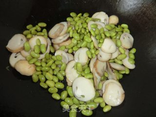 草菇毛豆的做法步骤：5