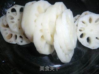藕丁蒸肉的做法步骤：1