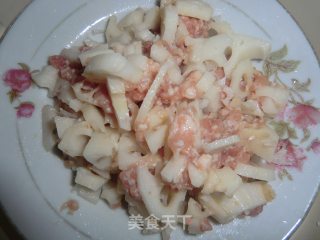 藕丁蒸肉的做法步骤：3