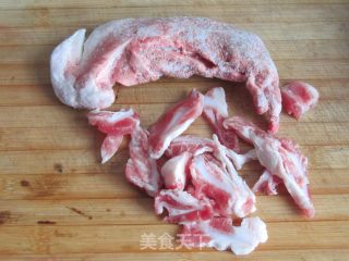爆炒月牙骨的做法步骤：1