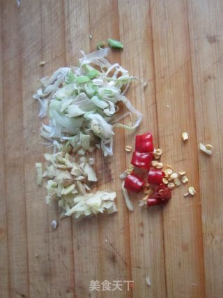爆炒月牙骨的做法步骤：3
