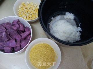 抗癌排毒佳品———紫薯玉米粥（调理肠胃的好帮手）的做法步骤：2