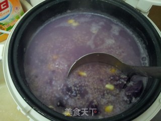 抗癌排毒佳品———紫薯玉米粥（调理肠胃的好帮手）的做法步骤：5