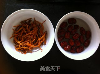 秋季滋补靓汤-虫草花炖鹌鹑的做法步骤：4