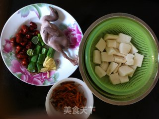 秋季滋补靓汤-虫草花炖鹌鹑的做法步骤：5