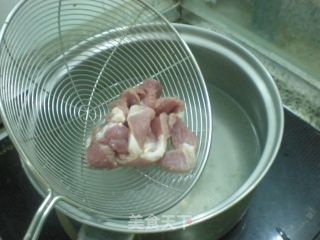杏鲍菇炒肉的做法步骤：1