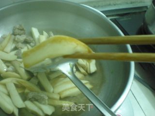 杏鲍菇炒肉的做法步骤：4
