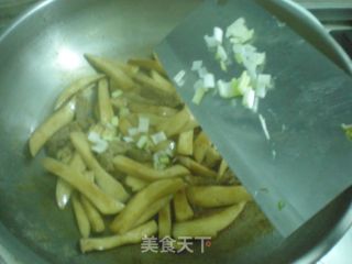杏鲍菇炒肉的做法步骤：6
