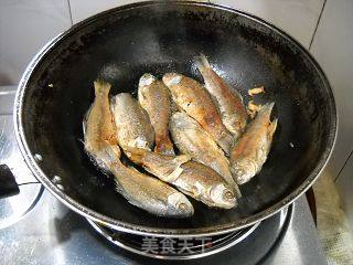 黄豆焖野鲫鱼的做法步骤：6