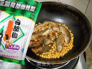 黄豆焖野鲫鱼的做法步骤：13