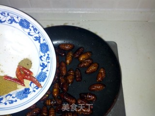 香酥蚕蛹的做法步骤：6