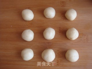 蛋黄酥的做法步骤：5
