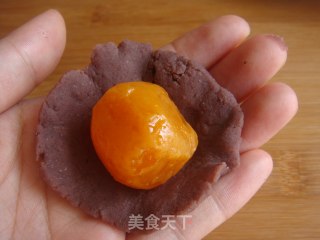 蛋黄酥的做法步骤：13