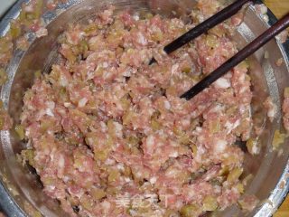 这个中秋最受欢迎的——鲜肉榨菜月饼的做法步骤：4