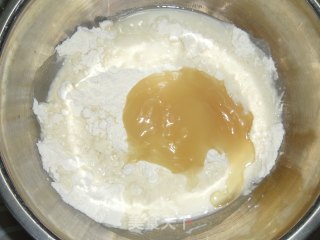 这个中秋最受欢迎的——鲜肉榨菜月饼的做法步骤：5