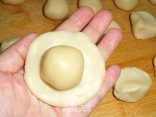 这个中秋最受欢迎的——鲜肉榨菜月饼的做法步骤：8