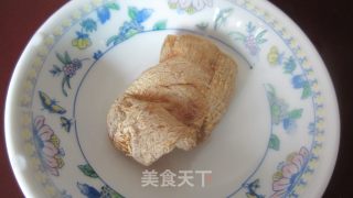 天麻蒸乌鸡的做法步骤：1
