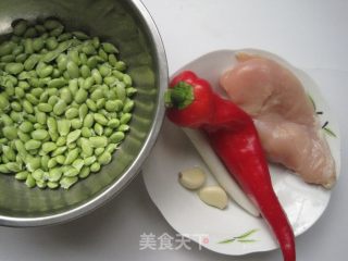 毛豆炒鸡丁的做法步骤：1