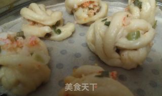 鲜虾葱花卷的做法步骤：2