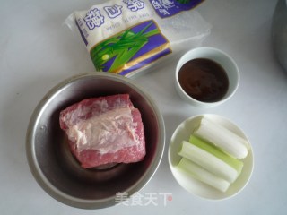 京酱肉丝的做法步骤：1