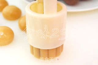 广式红豆沙月饼的做法步骤：22