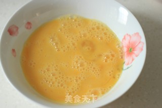 霍香叶炒鸡蛋的做法步骤：2