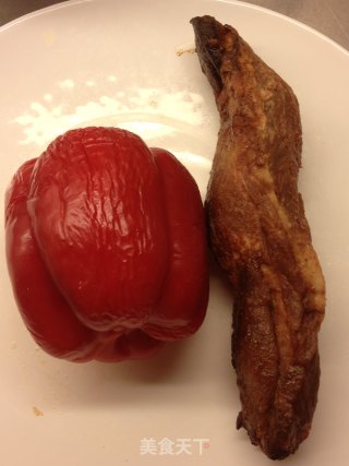 红椒爆叉烧肉的做法步骤：1