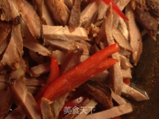 红椒爆叉烧肉的做法步骤：4